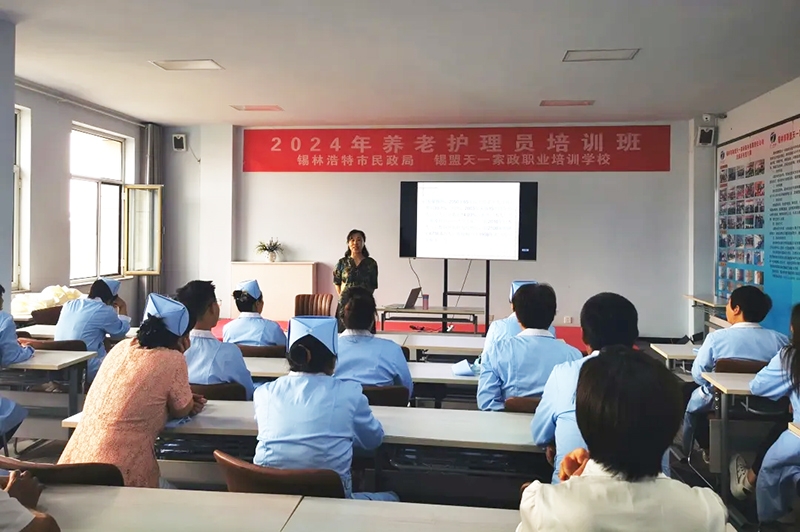 代表風(fēng)采丨周曉華 服務(wù)無(wú)大小，關(guān)鍵在用心——記一位職業(yè)中介服務(wù)者的堅(jiān)守